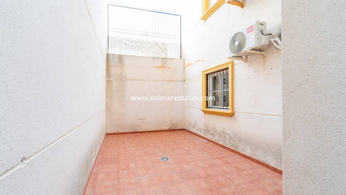 2 bedroom Apartment for sale in Cabo Roig with pool - € 135,000 (Ref: 9421497)