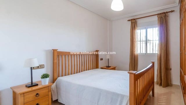 2 bedroom Apartment for sale in Cabo Roig, Orihuela with pool - € 135,000 (Ref: 9421497)