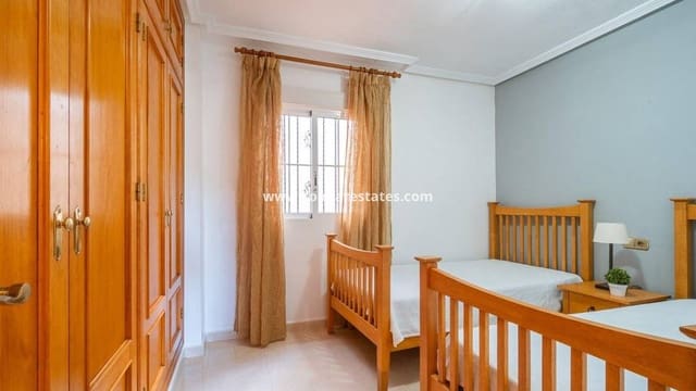 2 bedroom Apartment for sale in Cabo Roig, Orihuela with pool - € 135,000 (Ref: 9421497)