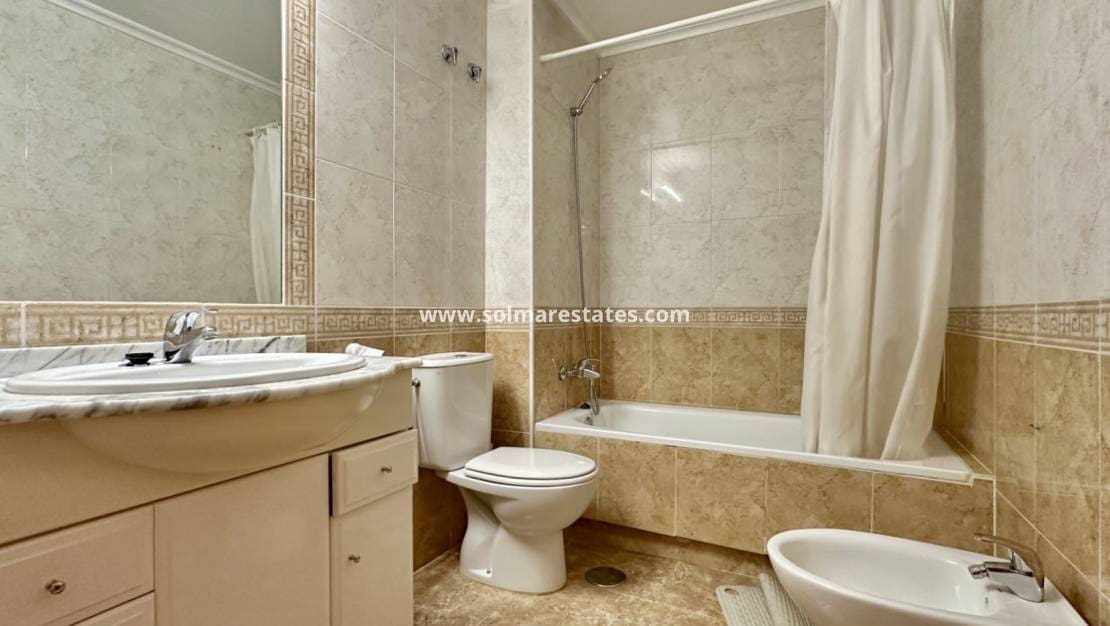 2 quarto Apartamento para venda em Cabo Roig com piscina - 185 000 € (Ref: 9421499)