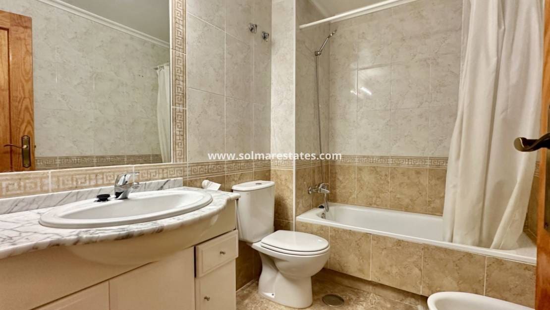 2 quarto Apartamento para venda em Cabo Roig com piscina - 185 000 € (Ref: 9421499)