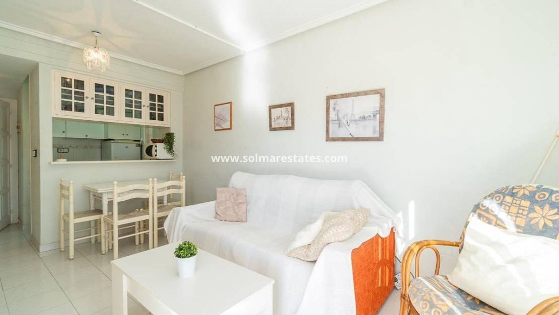 1 chambre Appartement à vendre à Torrevieja avec piscine - 115 000 € (Ref: 9421500)