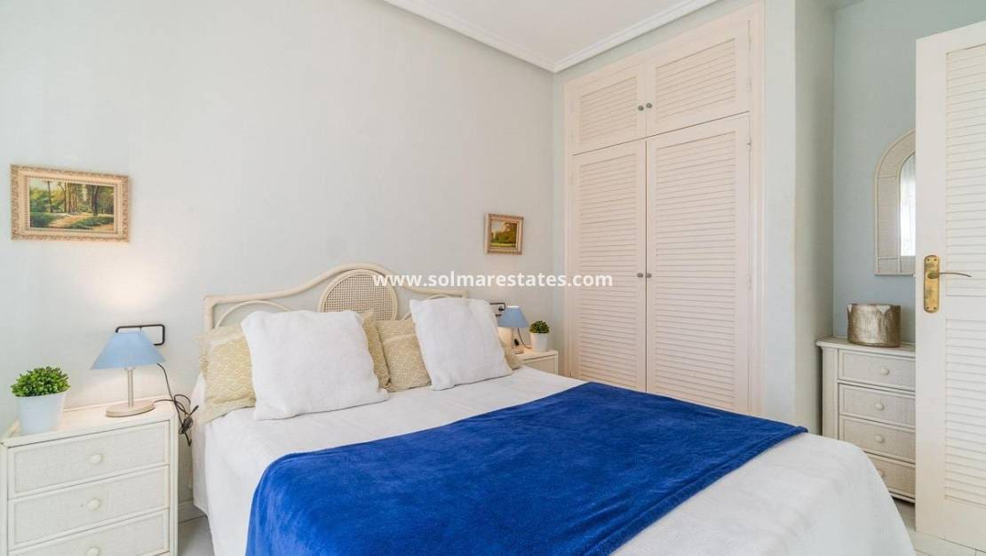 1 chambre Appartement à vendre à Torrevieja avec piscine - 115 000 € (Ref: 9421500)