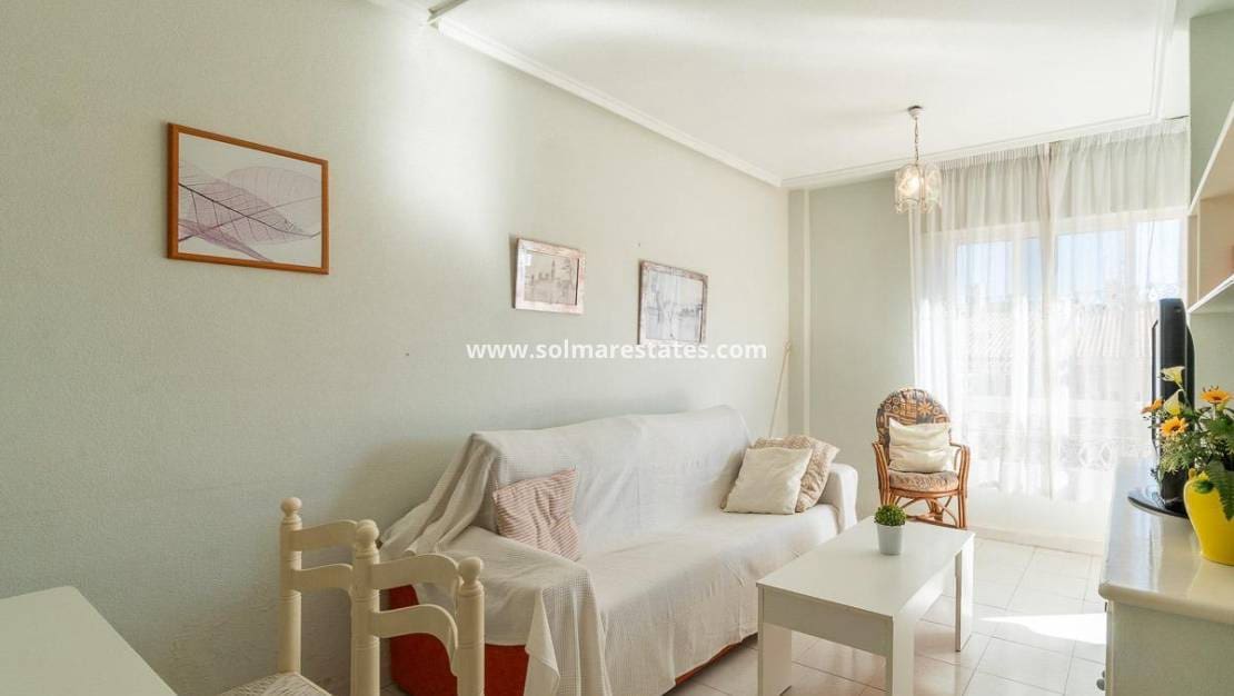 1 chambre Appartement à vendre à Torrevieja avec piscine - 115 000 € (Ref: 9421500)