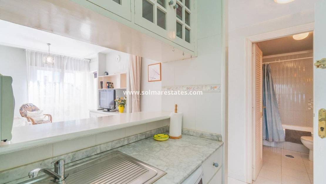 1 chambre Appartement à vendre à Torrevieja avec piscine - 115 000 € (Ref: 9421500)