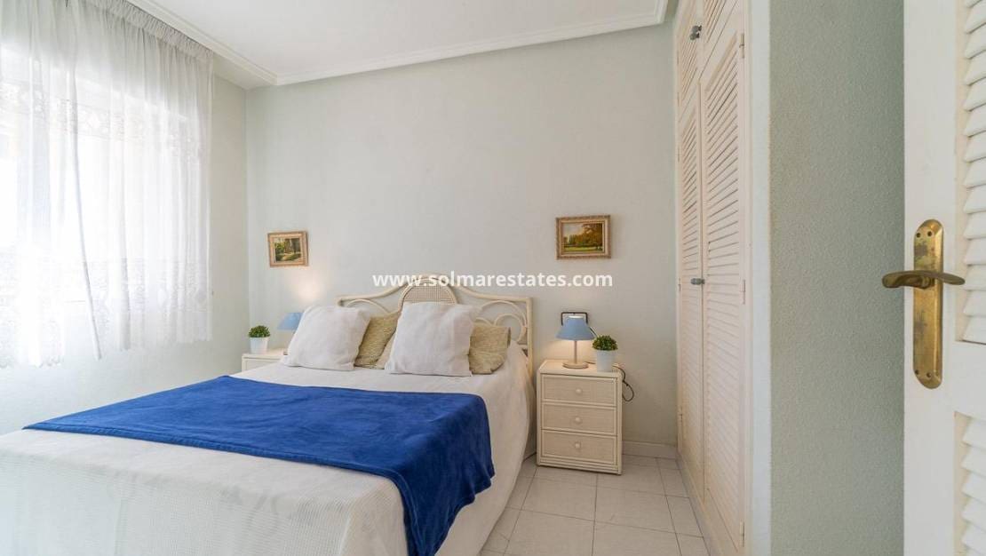 1 chambre Appartement à vendre à Torrevieja avec piscine - 115 000 € (Ref: 9421500)
