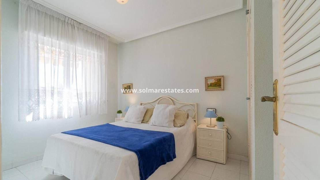 1 chambre Appartement à vendre à Torrevieja avec piscine - 115 000 € (Ref: 9421500)