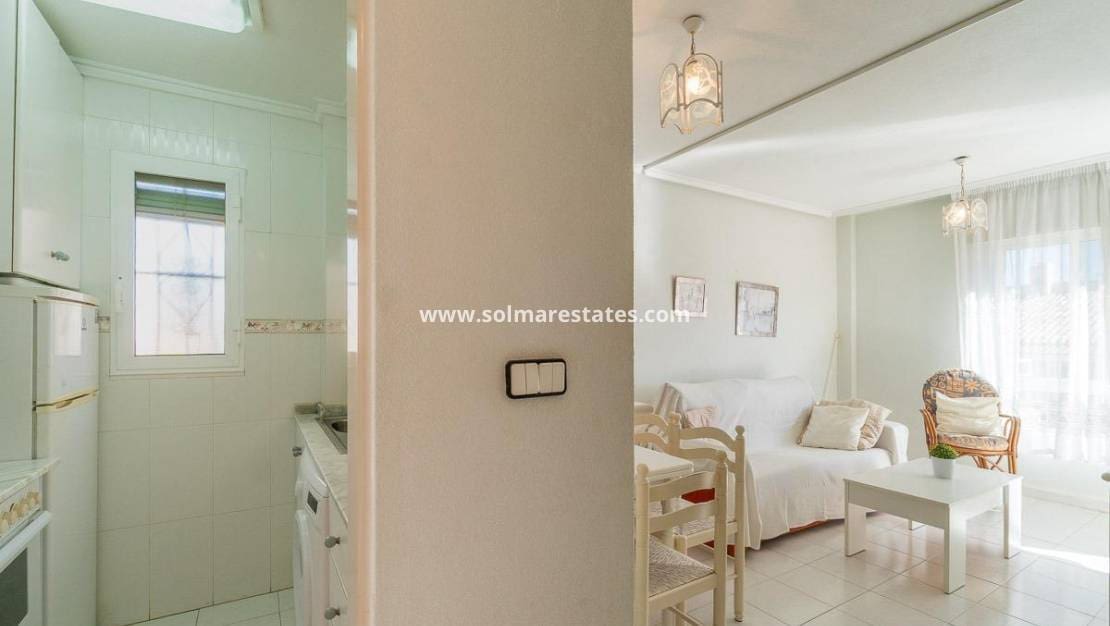 1 chambre Appartement à vendre à Torrevieja avec piscine - 115 000 € (Ref: 9421500)