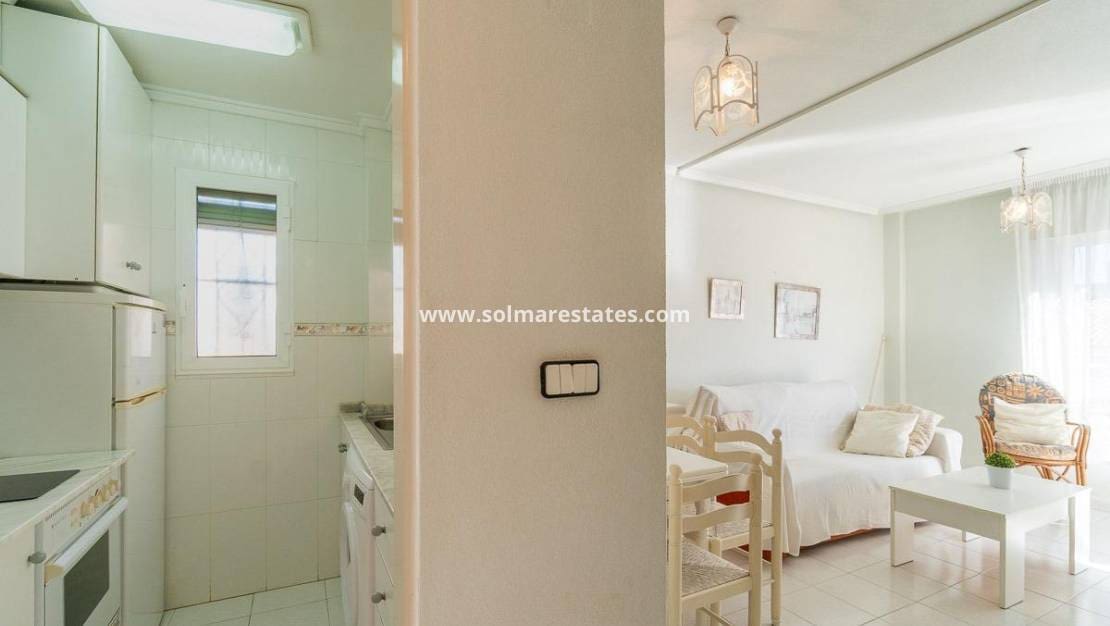 1 chambre Appartement à vendre à Torrevieja avec piscine - 115 000 € (Ref: 9421500)