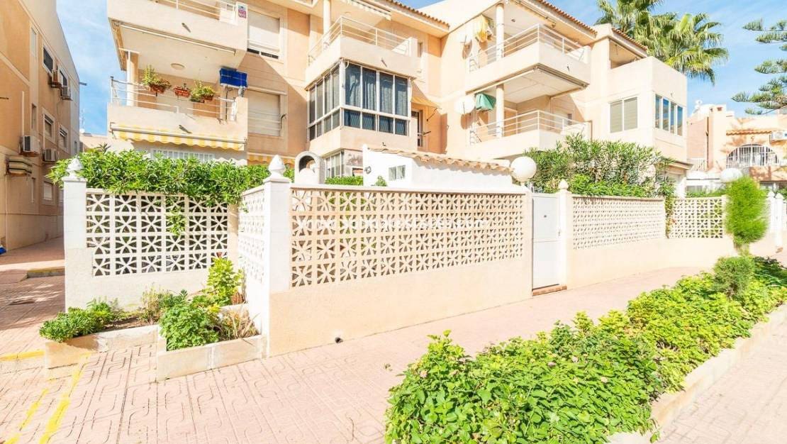 1 chambre Appartement à vendre à Torrevieja avec piscine - 115 000 € (Ref: 9421500)