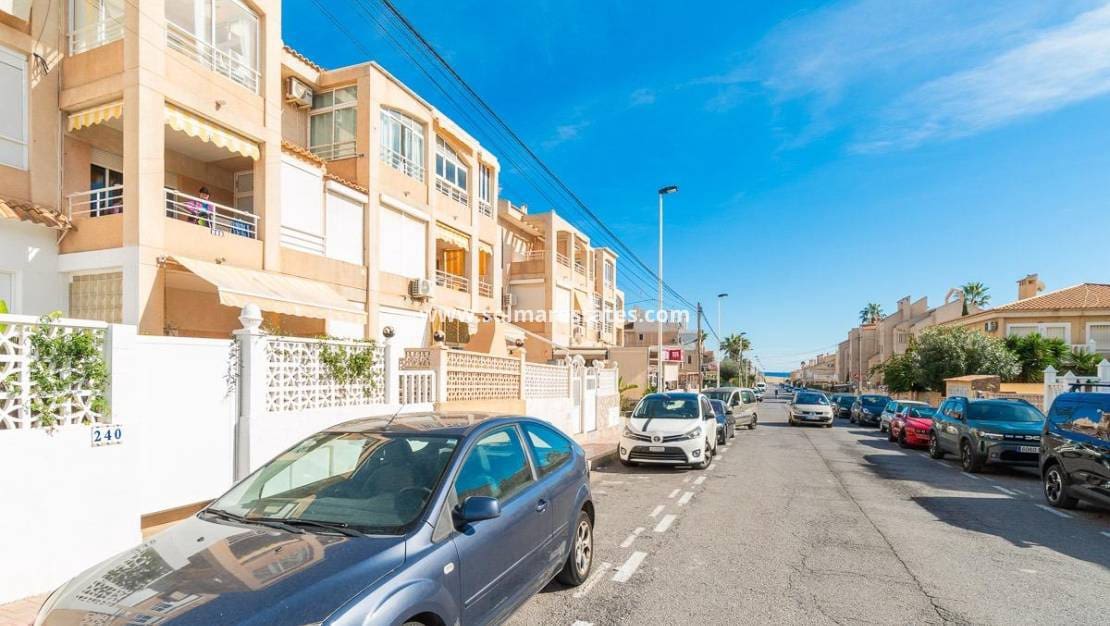 1 chambre Appartement à vendre à Torrevieja avec piscine - 115 000 € (Ref: 9421500)