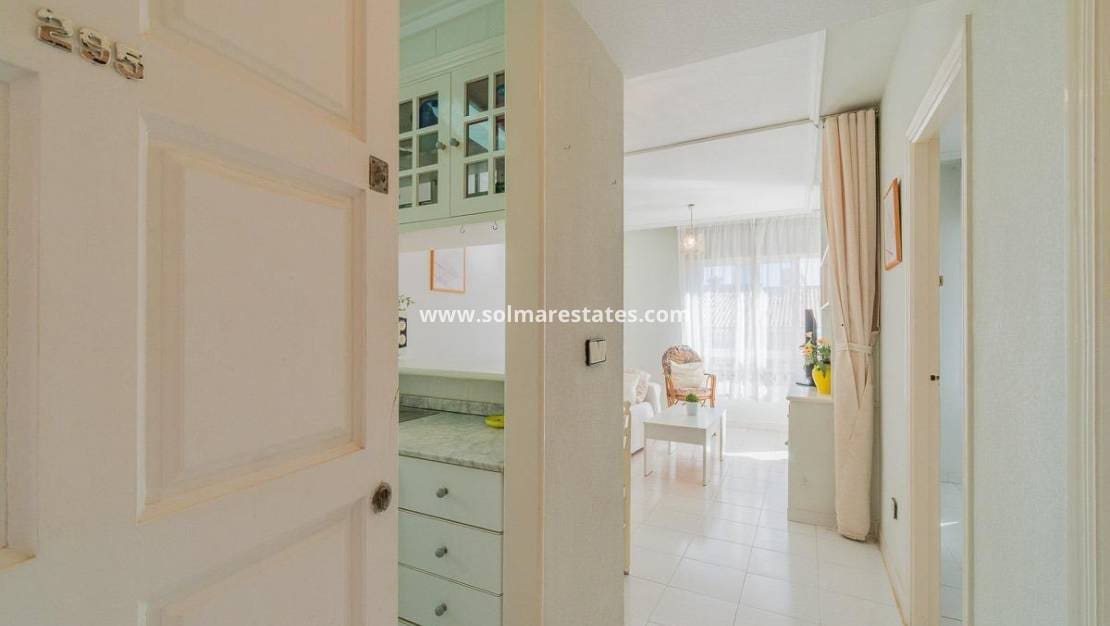 1 chambre Appartement à vendre à Torrevieja avec piscine - 115 000 € (Ref: 9421500)