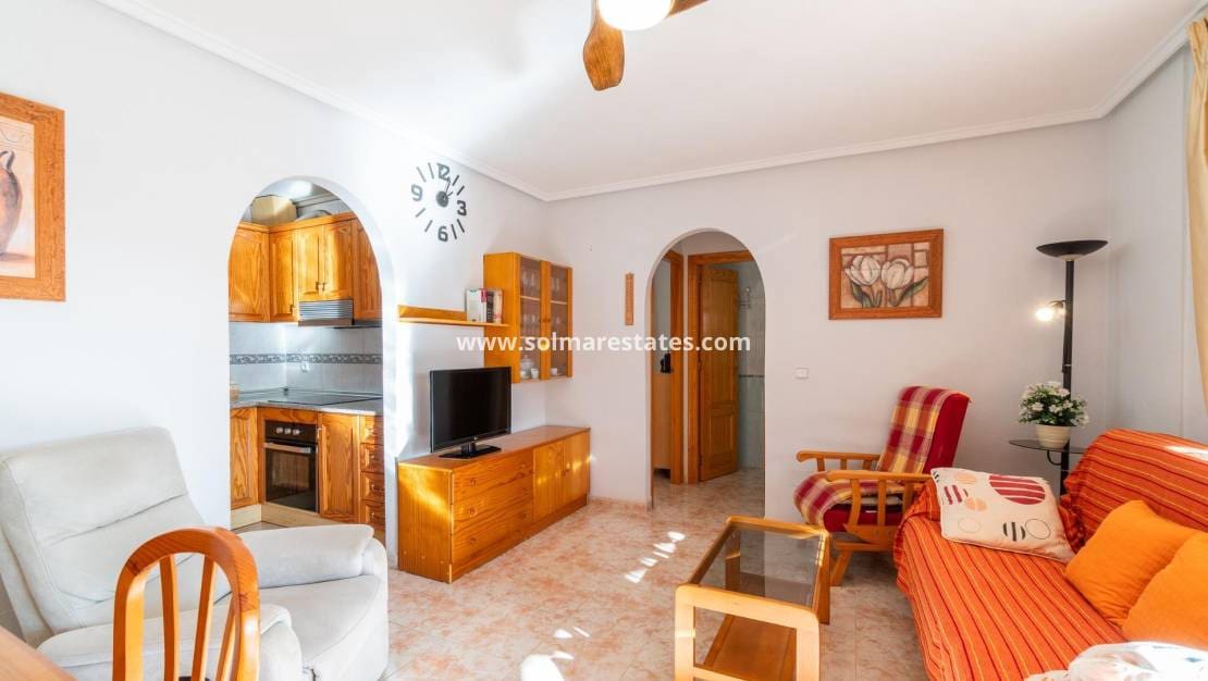 Apartamento de 2 habitaciones en Playa Flamenca en venta con piscina - 189.000 € (Ref: 9421501)