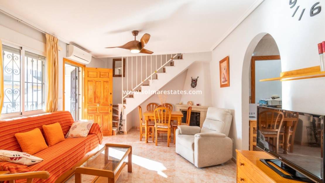 Apartamento de 2 habitaciones en Playa Flamenca en venta con piscina - 189.000 € (Ref: 9421501)