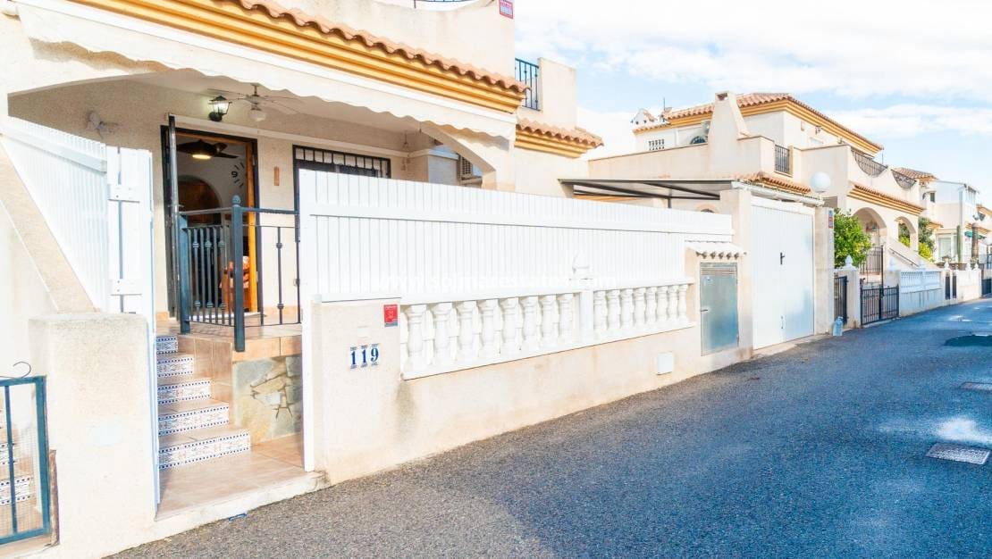 Apartamento de 2 habitaciones en Playa Flamenca en venta con piscina - 189.000 € (Ref: 9421501)