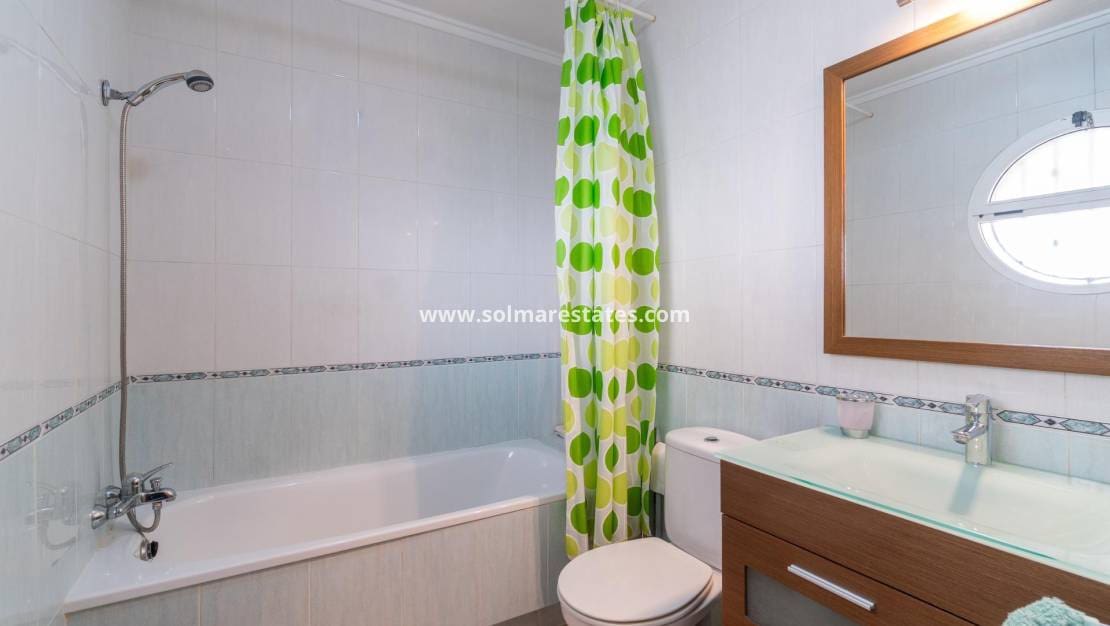 Apartamento de 2 habitaciones en Playa Flamenca en venta con piscina - 189.000 € (Ref: 9421501)