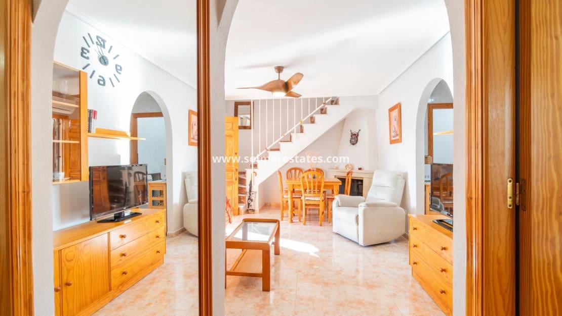 Apartamento de 2 habitaciones en Playa Flamenca en venta con piscina - 189.000 € (Ref: 9421501)