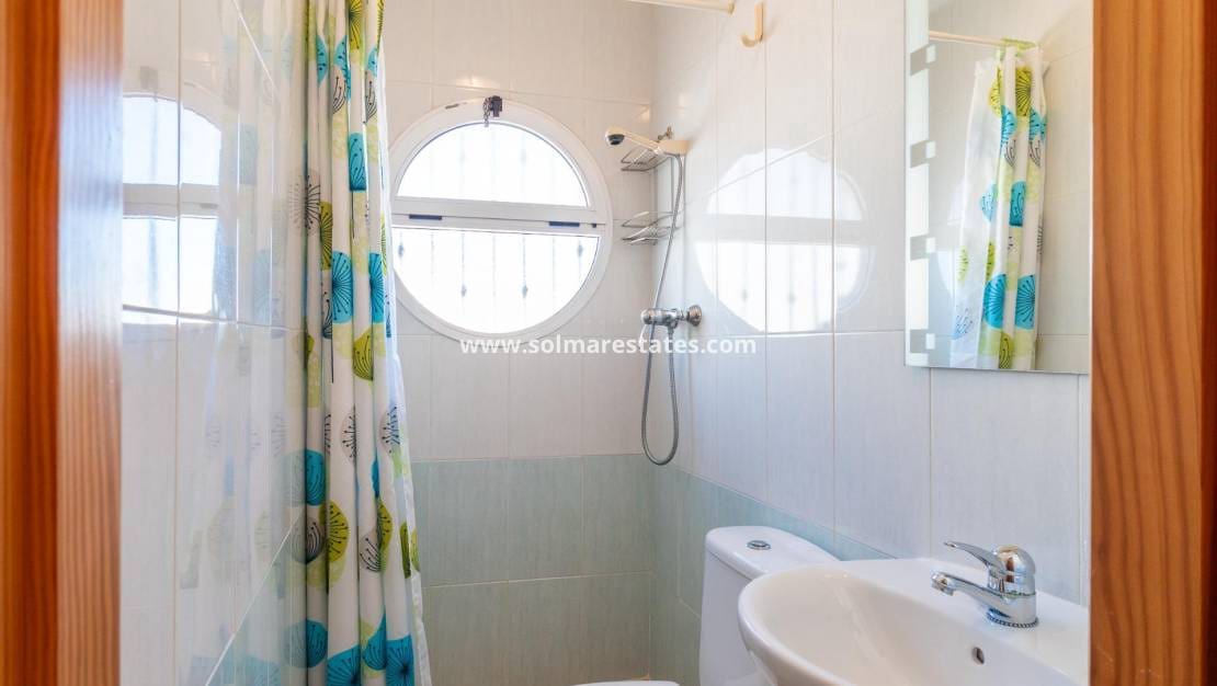 Apartamento de 2 habitaciones en Playa Flamenca en venta con piscina - 189.000 € (Ref: 9421501)