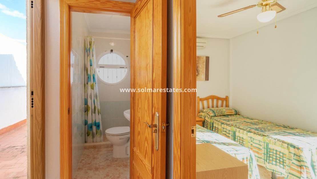 Apartamento de 2 habitaciones en Playa Flamenca en venta con piscina - 189.000 € (Ref: 9421501)