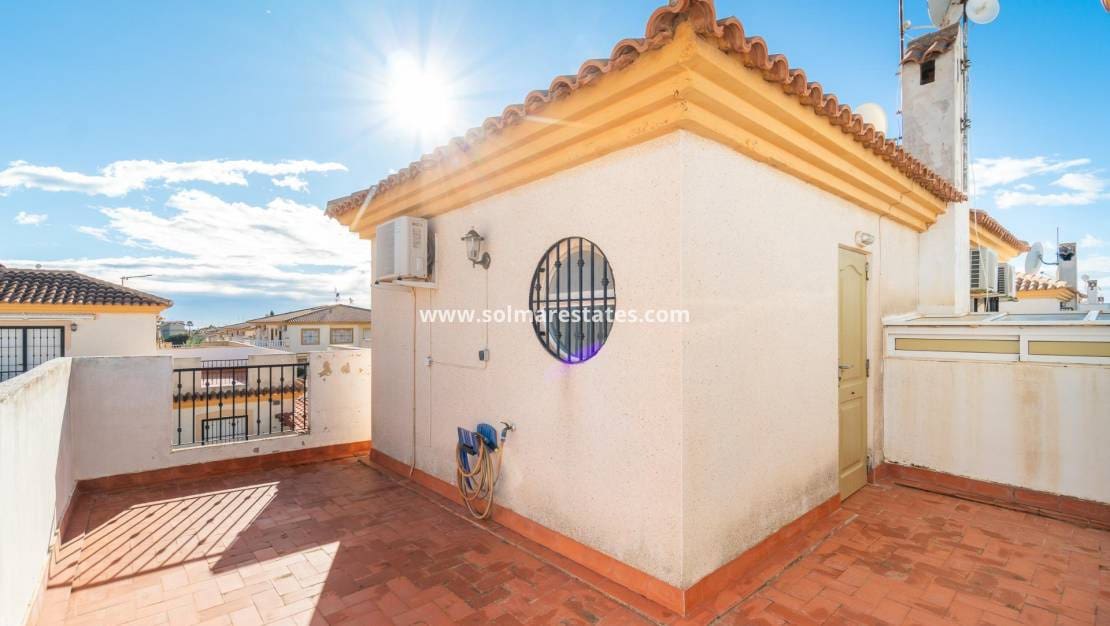 Apartamento de 2 habitaciones en Playa Flamenca en venta con piscina - 189.000 € (Ref: 9421501)