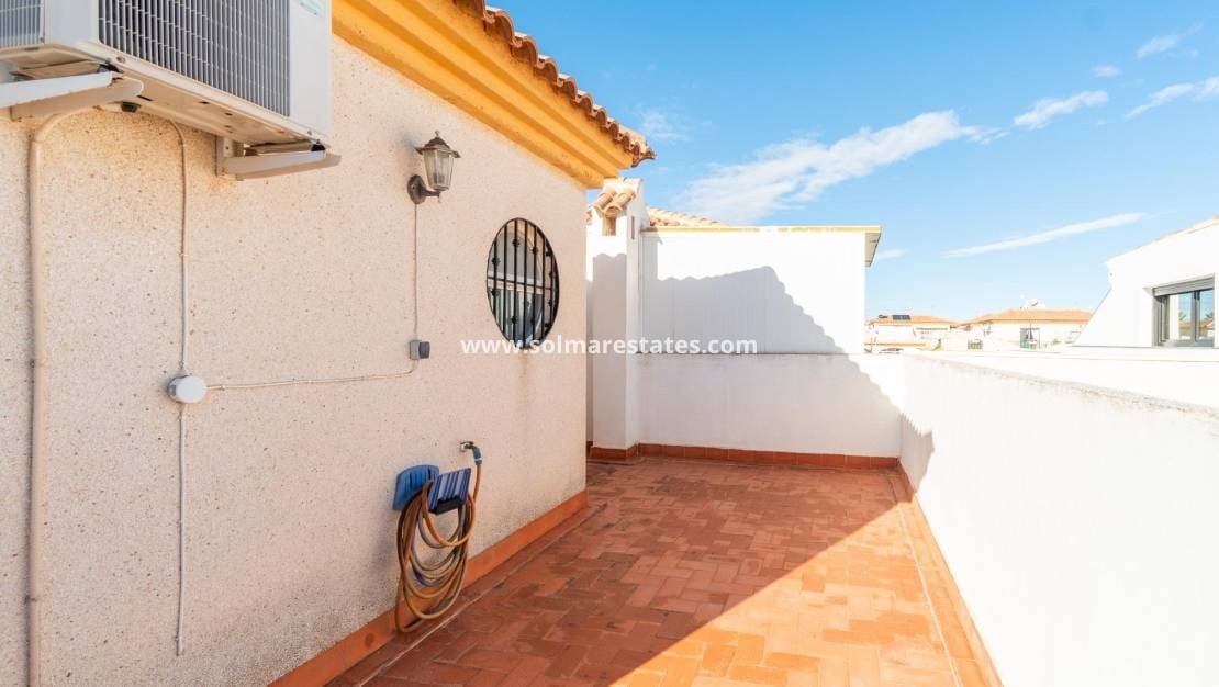Apartamento de 2 habitaciones en Playa Flamenca en venta con piscina - 189.000 € (Ref: 9421501)