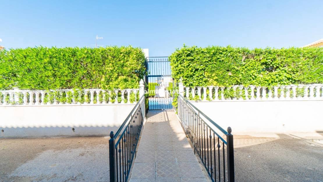 Apartamento de 2 habitaciones en Playa Flamenca en venta con piscina - 189.000 € (Ref: 9421501)