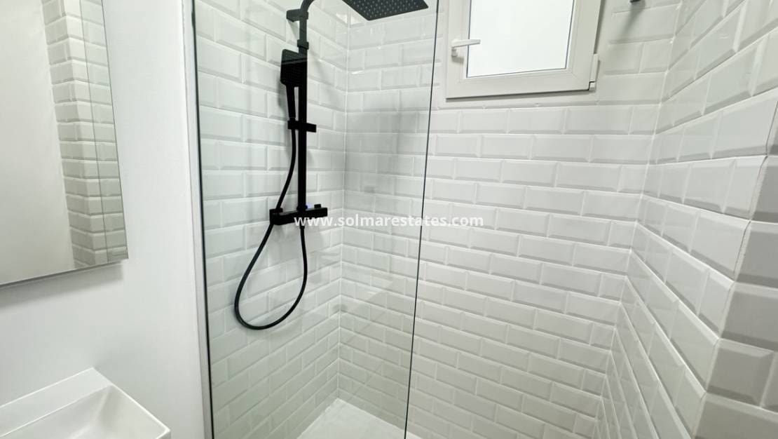 3 makuuhuone Huoneisto myytävänä paikassa Torrevieja - 144 995 € (Ref: 9421555)