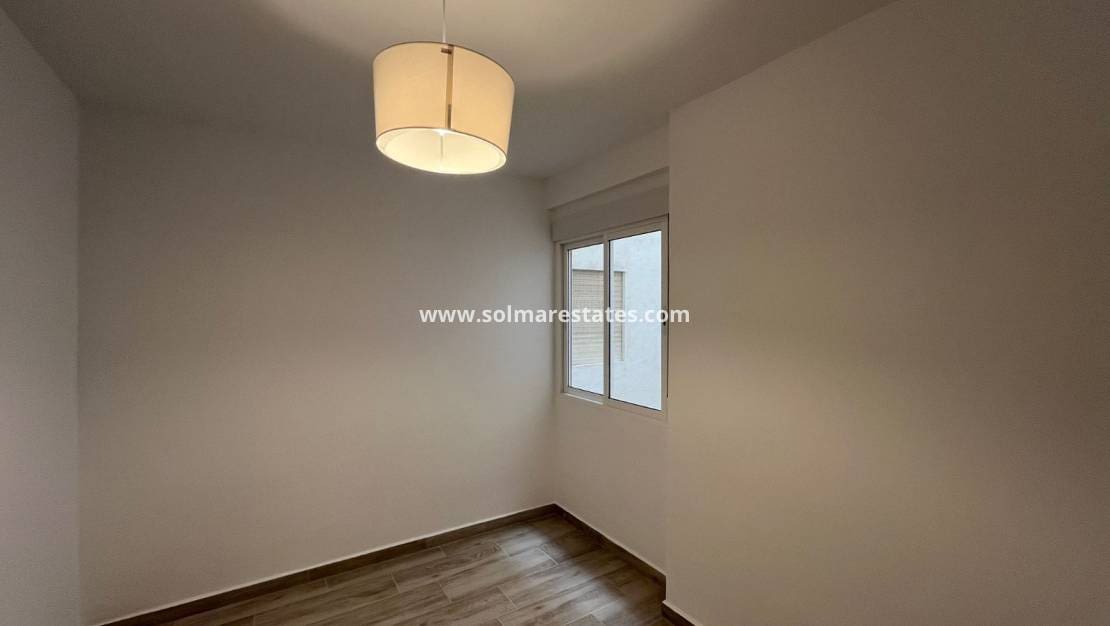 3 makuuhuone Huoneisto myytävänä paikassa Torrevieja - 144 995 € (Ref: 9421555)