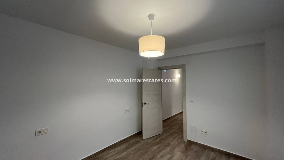 3 makuuhuone Huoneisto myytävänä paikassa Torrevieja - 144 995 € (Ref: 9421555)