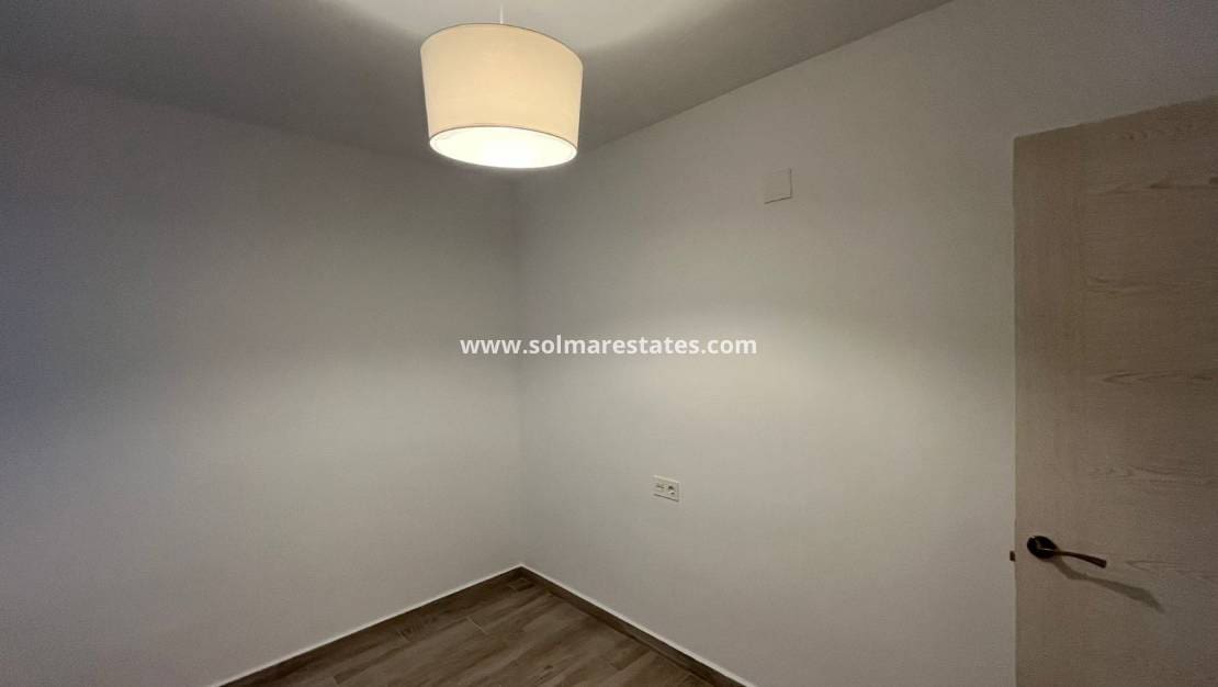 3 makuuhuone Huoneisto myytävänä paikassa Torrevieja - 144 995 € (Ref: 9421555)