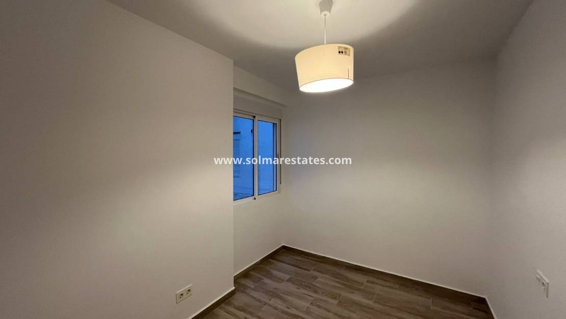 3 makuuhuone Huoneisto myytävänä paikassa Torrevieja - 144 995 € (Ref: 9421555)