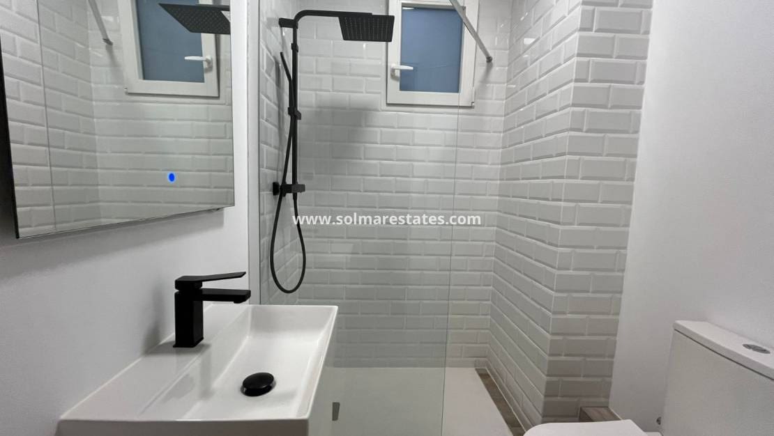 3 makuuhuone Huoneisto myytävänä paikassa Torrevieja - 144 995 € (Ref: 9421555)