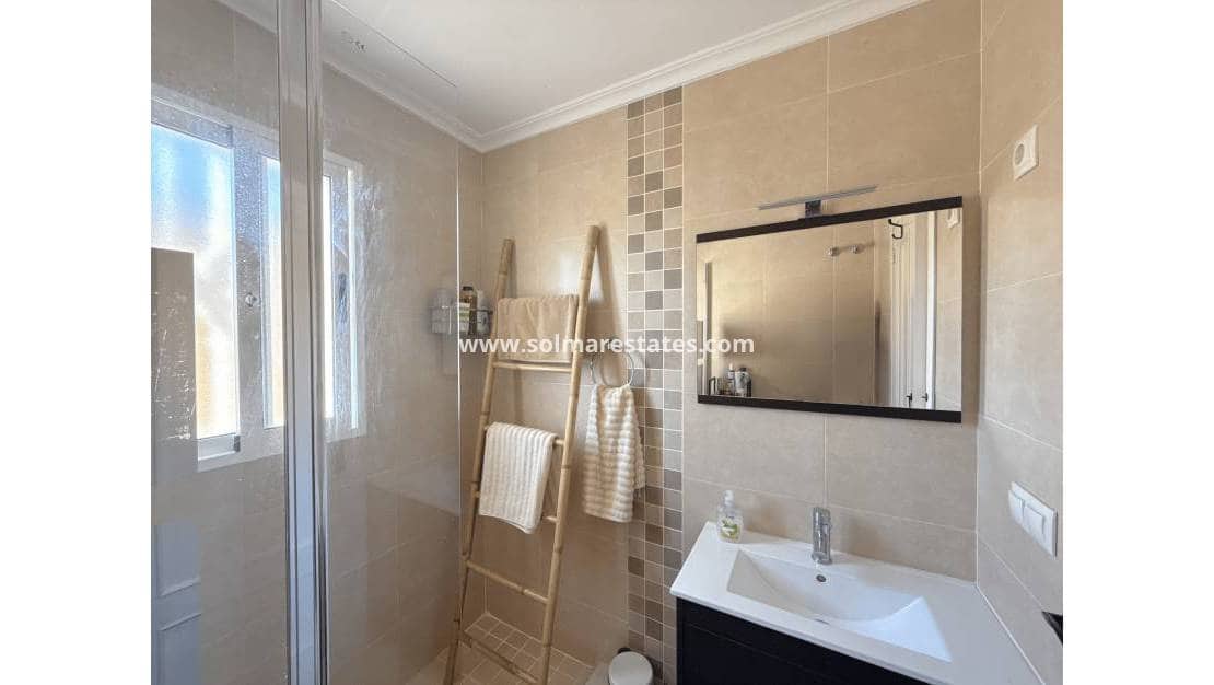 2 slaapkamer Huis te koop in La Zenia met zwembad - € 209.950 (Ref: 9426210)