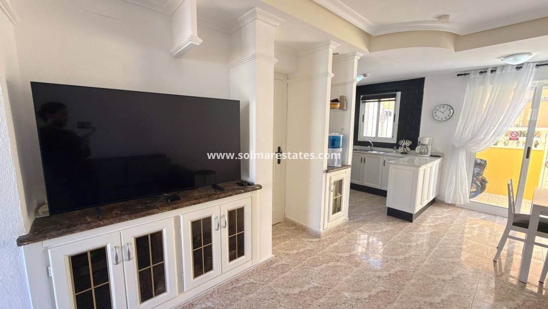 2 slaapkamer Huis te koop in La Zenia met zwembad - € 209.950 (Ref: 9426210)