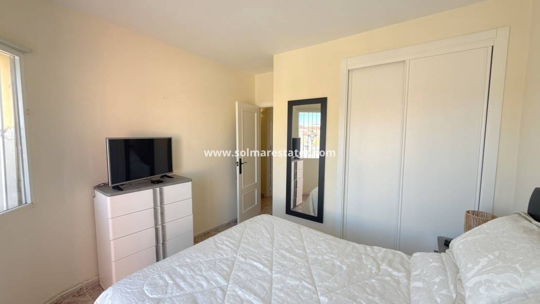 2 slaapkamer Huis te koop in La Zenia met zwembad - € 209.950 (Ref: 9426210)