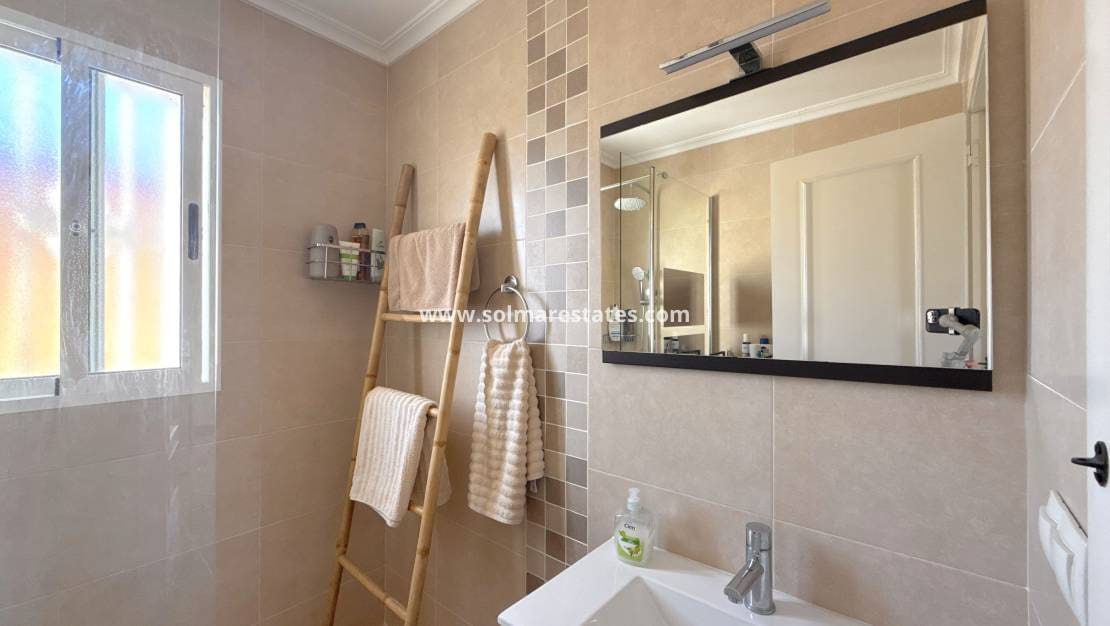 2 slaapkamer Huis te koop in La Zenia met zwembad - € 209.950 (Ref: 9426210)