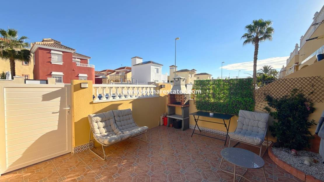 2 slaapkamer Huis te koop in La Zenia met zwembad - € 209.950 (Ref: 9426210)