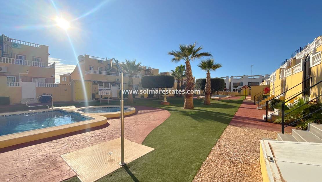 2 slaapkamer Huis te koop in La Zenia met zwembad - € 209.950 (Ref: 9426210)