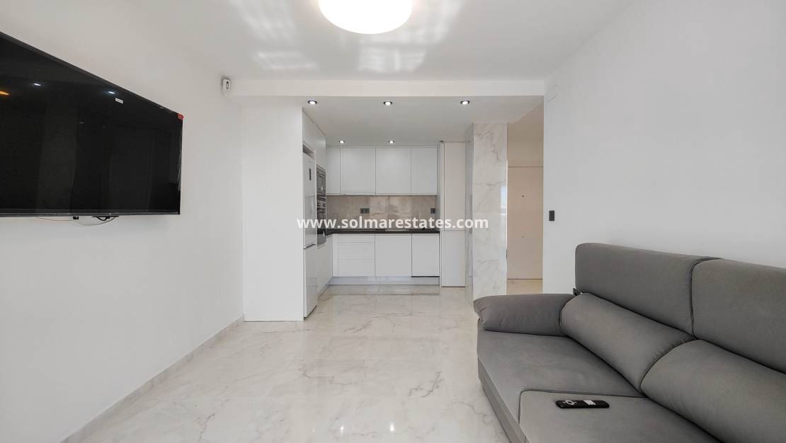 2 slaapkamer Appartement te koop in Punta Prima met zwembad - € 179.500 (Ref: 9426212)