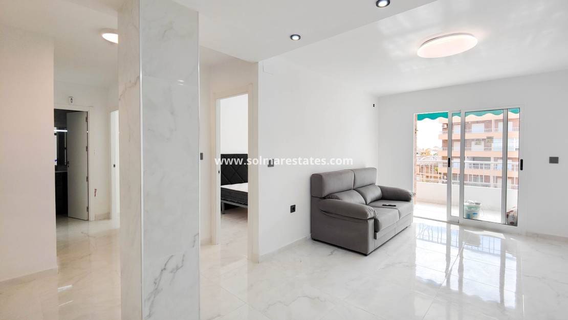 2 slaapkamer Appartement te koop in Punta Prima met zwembad - € 179.500 (Ref: 9426212)