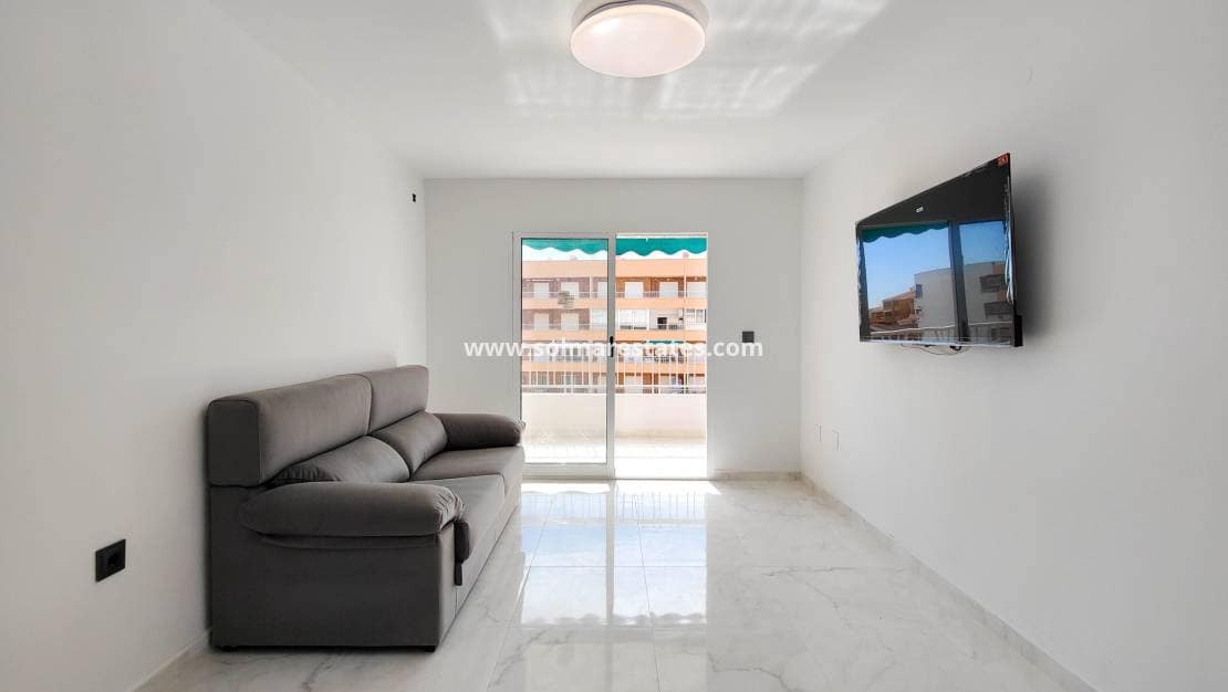 2 slaapkamer Appartement te koop in Punta Prima met zwembad - € 179.500 (Ref: 9426212)