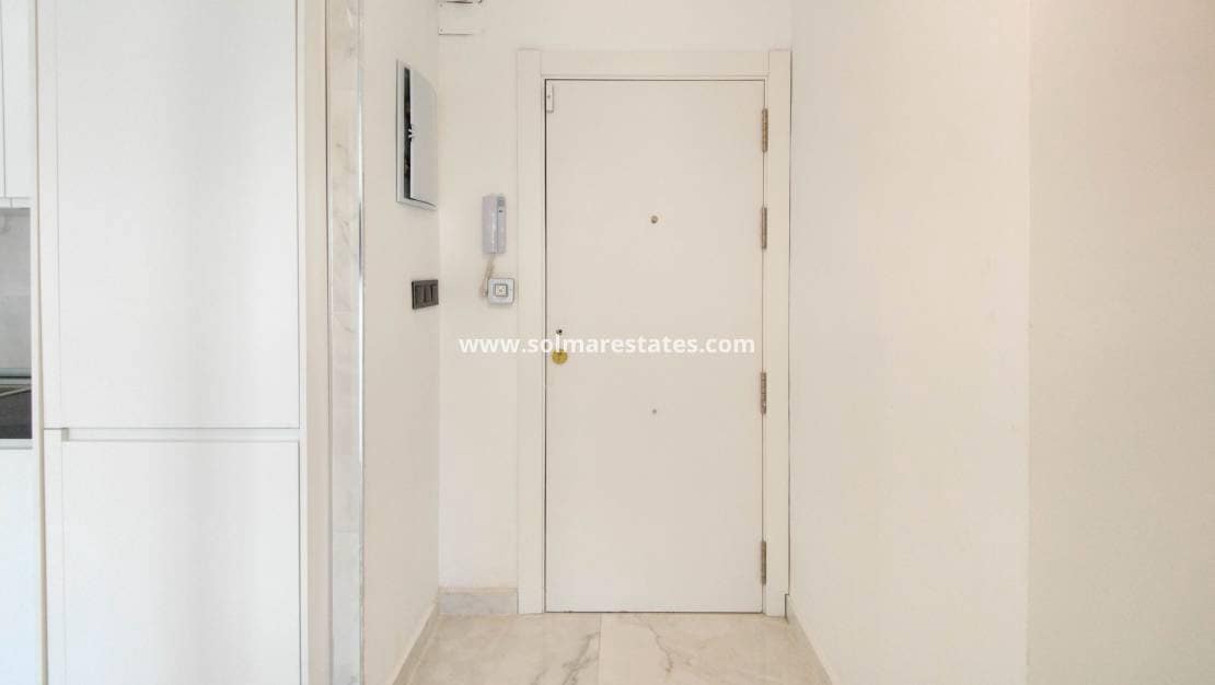 2 slaapkamer Appartement te koop in Punta Prima met zwembad - € 179.500 (Ref: 9426212)