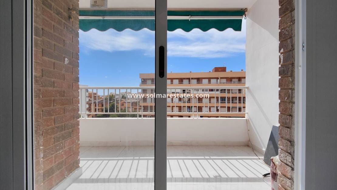 2 slaapkamer Appartement te koop in Punta Prima met zwembad - € 179.500 (Ref: 9426212)