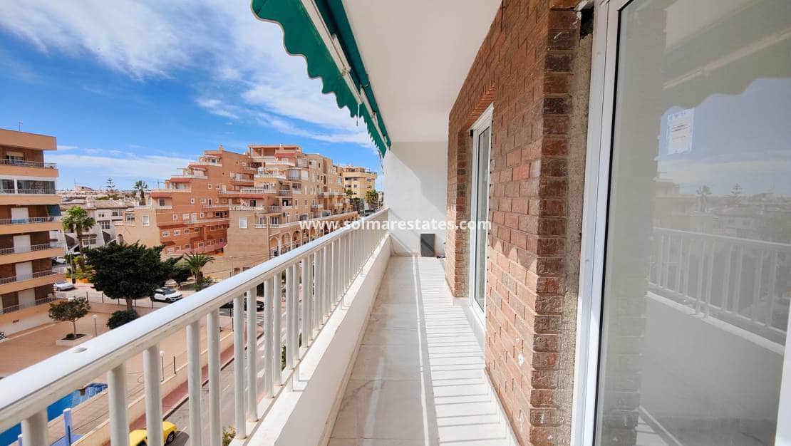 2 slaapkamer Appartement te koop in Punta Prima met zwembad - € 179.500 (Ref: 9426212)