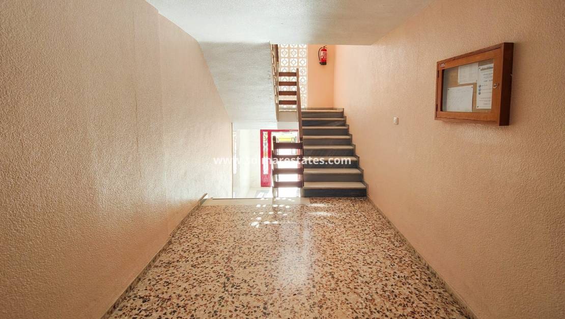 2 slaapkamer Appartement te koop in Punta Prima met zwembad - € 179.500 (Ref: 9426212)