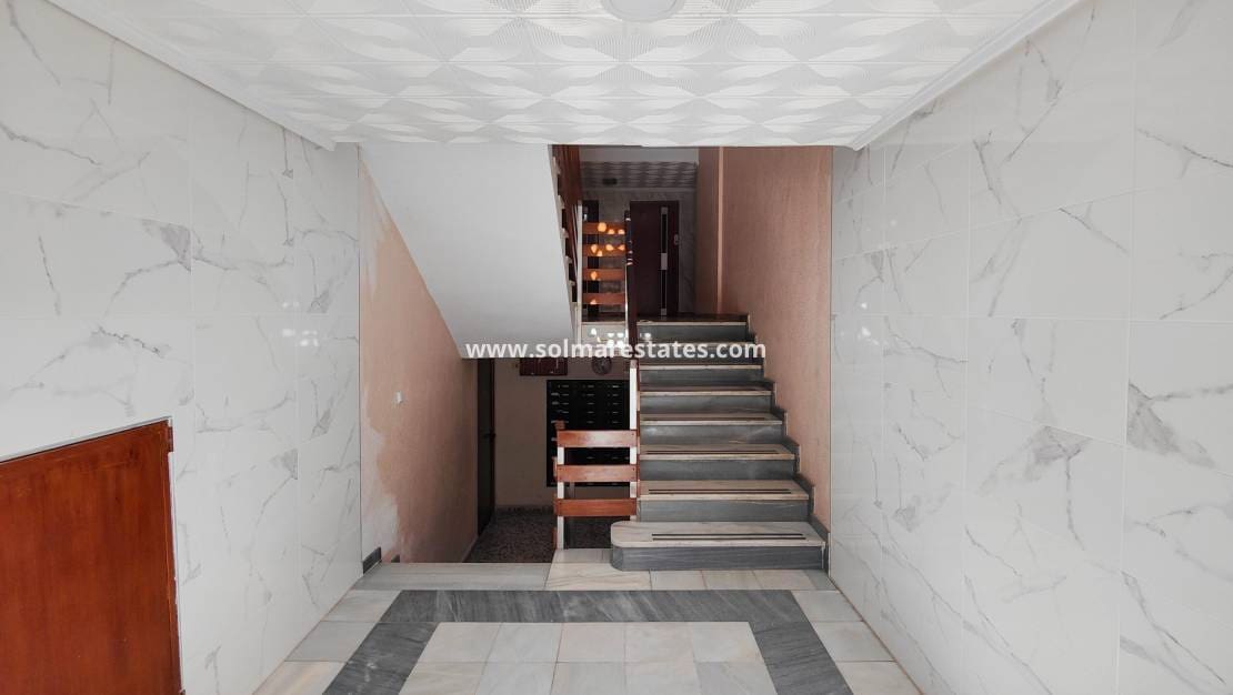 2 slaapkamer Appartement te koop in Punta Prima met zwembad - € 179.500 (Ref: 9426212)