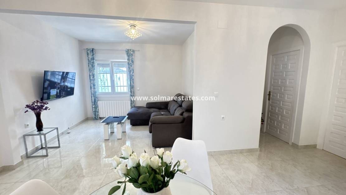 3 quarto Moradia para venda em Villamartin com piscina - 375 000 € (Ref: 9426377)