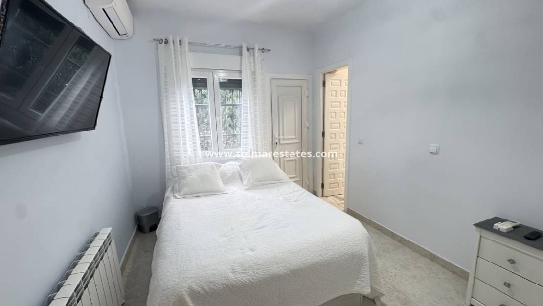 3 quarto Moradia para venda em Villamartin com piscina - 375 000 € (Ref: 9426377)