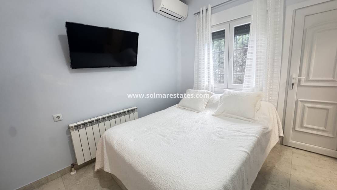 3 quarto Moradia para venda em Villamartin com piscina - 375 000 € (Ref: 9426377)