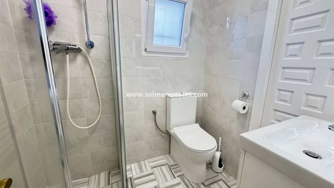 3 quarto Moradia para venda em Villamartin com piscina - 375 000 € (Ref: 9426377)